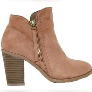 Trends Up Collection Tan Suede Ankle Boots.  Sz 8